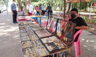 บารมี"หลวงปู่แสง"ปลุกตลาดนัดพระเครื่องพระบูชาอำนาจเจริญคึกคัก