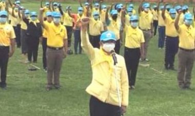 นอภ.ศรีรัตนะ ระดมจิตอาสาพัฒนา ทาสีรั้วสนามกีฬากลาง ปรับภูมืทรรศให้น่าทัศนา