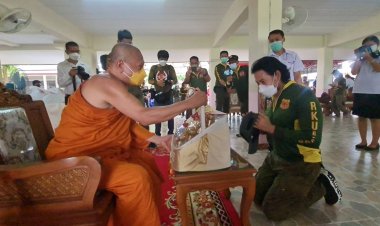 มูลนิธิร่วมกตัญญูร่วมวัดหัวลำโพงมอบทุนการศึกษาเด็กนักเรียนโรงเรียนวัดศรัทธาภิรม