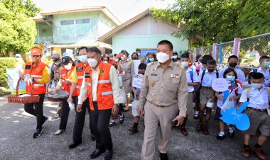 ปทุมธานีเดินหน้ารณรงค์ “ลดอุบัติเหตุบริเวณทางข้ามและสวมหมวกนิรภัย 100 %”(มีคลิป)