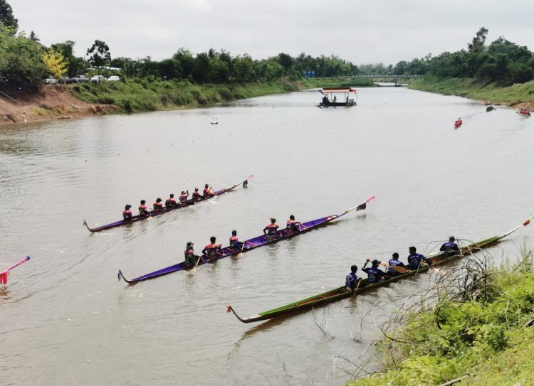 อบจ.พิจิตรจัดแข่งขันเรือยาว7ฝีพายเนื่องในวันแรงงานแห่งชาติส่งเสริมการท่องเที่ยว