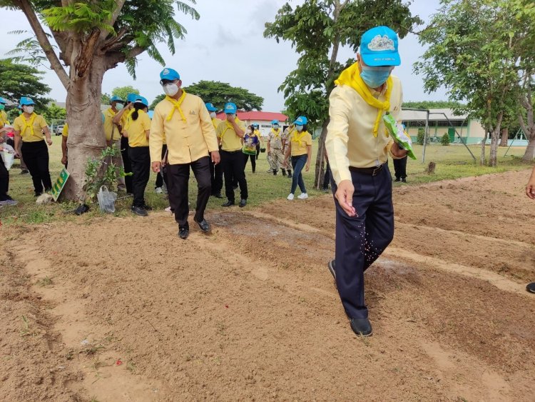 นอภ.โพธิ์ศรีสุวรรณนำจิตอาสาพระราชทานปรับปรุง-พัฒนาโรงเรียนเบญจคามวิทยาประชาสรรค์