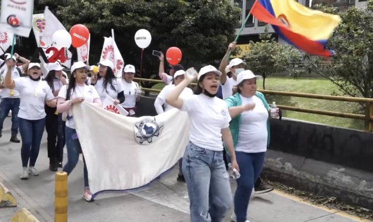 สตรีเดินขบวนรณรงค์ลดช่องว่างค่าจ้างระหว่างเพศในโคลอมเบีย (ชมคลิป)