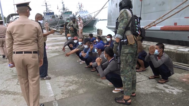 ทร.สกัดจับกุมเรือประมงเวียดนาม 2 ลำ ลูกเรือ 14 คนลักลอบทำประมงฝั่งไทย (มีคลิป)