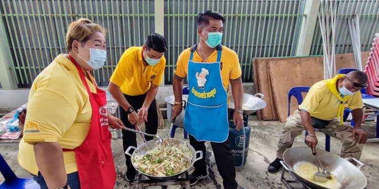 ปทุมธานี ‘เปิดครัวสร้างสุข’แจกอาหาร ถุงยังชีพ ประชาชน ผู้สูงอายุ เติมพลังสู่ชุมชน (ชมคลิป)