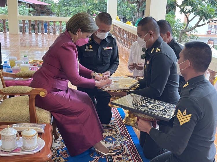 หม่อมหลวงสราลี กิติยากร ประธานในพิธีวางศิลาฤกษ์ก่อสร้างสุวรรณเจดีย์จำลอง