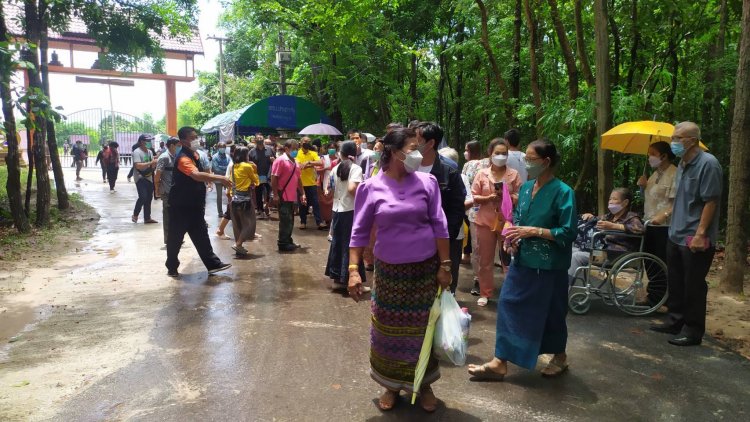 คลื่นศรัทธาธรรมแห่กราบไหว้"หลวงปู่แสง"เต็มวัดป่าอรัญญาวิเวกเมืองอำนาจเจริญ(ชมคลิป)