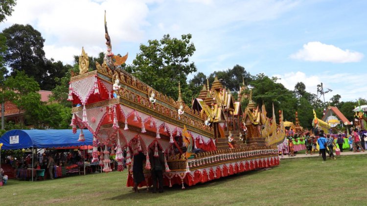 อบต.สะพุงจัดงานบุญประเพณีบั้งไฟสืบสานวัฒนธรรมยิ่งใหญ่ (ชมคลิป)