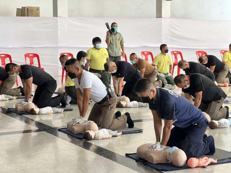 มูลนิธิร่วมกตัญญ ได้จัดมีการฝึกอบรม การกู้ชีพขั้นพื้นฐาน CPR. ให้กับพี่ๆข้าราชการ ตำรวจในจังหวัด สมุทรปราการ เป็นรุ่นแรก 