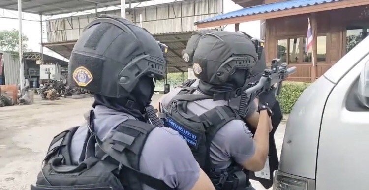 หนุมานกองปราบลุยค้น 21 จุด ล้างบางเครือข่าย “ฉุย เขาจันทร์” คุมตัว “โกสุ่น” สอบเข้ม ตัวการสำคัญช่วยเหลือพาหลบหนี (มีคลิป)