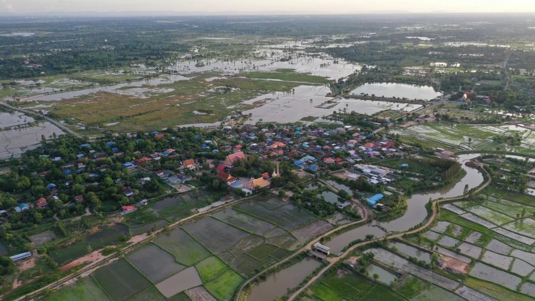 ผวจ.โคราชเตื่อน ปชช. 3 อำเภอ  ระวังน้ำบ่าจากฝนตกสะสมท่วมฉับพลัน