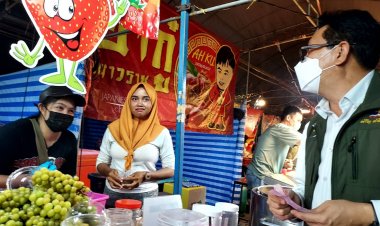 สว.กษิดิศฯลงพื้นที่ให้กำลังใจพ่อค้าแม่ขายในงานสมโภชหลักเมืองและงานกาชาดยะลา