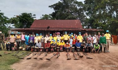 ชาวบ้านนาผักฮาดอุตรดิตถ์   ร่วมตัวทำกิจกรรมจิตอาสาถวายพระราชินี (มีคลิป)