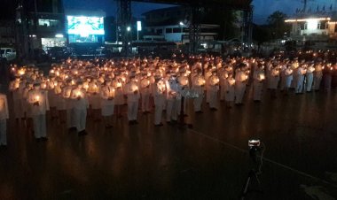 ชาวภูเขียวน้อมใจตักบาตร-จุดเทียนชัย ถวายความจงรักภักดีในวันเฉลิมพระชนมพรรษา สมเด็จพระบรมราชินี 