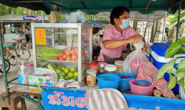 จานเด็ด! เมนูพื้นบ้านแซ่บ ๆ ... ส้มตำกล้วยตานี ... วัดล้านหอย