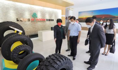 ทูตจีน เยี่ยมชมบริษัท จงเช่อ  ผู้ผลิตยางรายใหญ่ในประเทศไทย