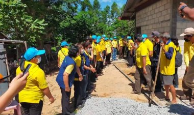 อบต.ช่องกุ่มพร้อมกลุ่มจิตอาสา สร้างบ้านให้ผู้ยากไร้