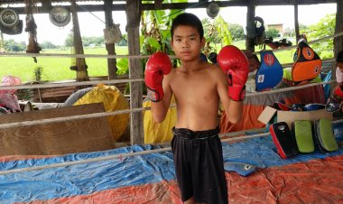 แห่ชื่นชม!หนูน้อยยอดกตัญญูรับจ้างต่อยมวยเลี้ยงตายาย