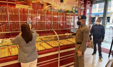 ผกก.สภ.เมืองนราธิวาสเยี่ยมผู้ประกอบการ-ประชาชนเขตพื้นที่เซฟตี้โซน