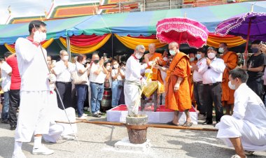 แห่ร่วมพิธีเททองหล่อรูปเหมือนพระสุนทรศีลาจาร อดีตเจ้าอาวาสวัดสายไหมแน่นวัด