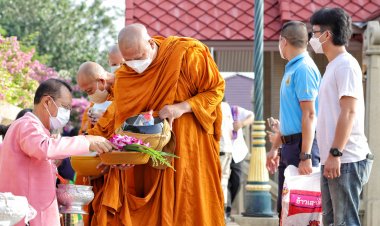 ปทุมธานีชวนใส่ชุดไทยตักบาตรริมน้ำวันพระใหญ่สัมผัสวิถี ไทย-รามัญ