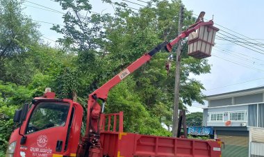 “นายกเจิน-“ประธานไหม”ส่ง จนท.ช่างไฟฟ้าส่องสว่าง 8 จุด ในหมู่บ้านแม่สอดวิลเลจ