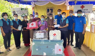 เจ้าเมืองศรีสะเกษมอบเงินและสิ่งของพระราชทานแก่ผู้ประสบอัคคีภัย