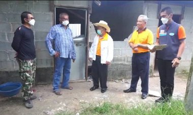 เจ้าหน้าที่เร่งซ่อมแซมบ้านเรือนชาวนาดีถูกช้างป่าพังกำแพง