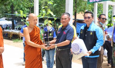 ส.ส.นราพัฒน์ ปชป.นำชาวบ้านปลูกป่าแจงนโยบายพรรคเร่งแก้ปัญหาราคาปุ๋ย