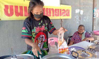 ต้นทุนพุ่ง!แม่ค้าขายขนมจีนอ่วมปักป้ายขึ้นราคาอีก 10 บาท