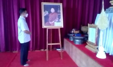 ญาติโยมเตรียมสถานที่จัดพิธีสรงน้ำหลวงอาบศพ พระปราจีนมุนี