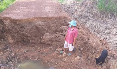 ชาวบ้านเมืองอำนาจเจริญร้องถนนลูกรังสร้างเสร็จพังทรุดไม่คุ้มงบประมาณ