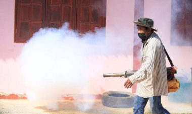 อบต.ก้านเหลือระดมฉีดพ่นหมอกควันกำจัดยุงลาย-ฉีดวัคซีนโรพิษสุนัขบ้า