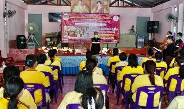 ขุนหาญ เปิดการฝึกอบรมการย้อมผ้าศรีลาวาและมัดหมี่ลายขอพระราชทาน