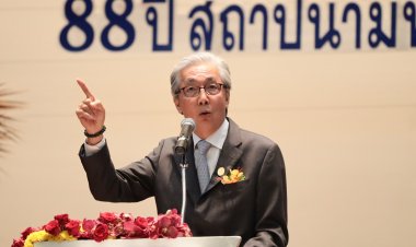 สะดุ้งทั้งรัฐบาล!"สมคิด"ฟาดแรงประชาธิปไตยเวอร์ชันแจกกล้วย ไม่อายฟ้าดิน