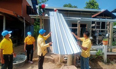 นายอำเภอโพธิ์ศรีสุวรรณ นำจิตอาสา สร้างบ้านให้กับครัวเรือนยากจน
