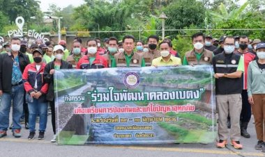นายกเล็กเบตงร่วมพัฒนาลอกทำความสะอาดคลองเ ก่อนเข้าฤดูน้ำหลาก