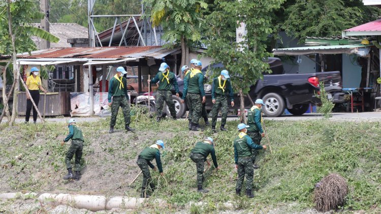 นายอำเภอเมืองปทุมธานี นำจิตอาสา "เราทำความดี ด้วย หัวใจ”