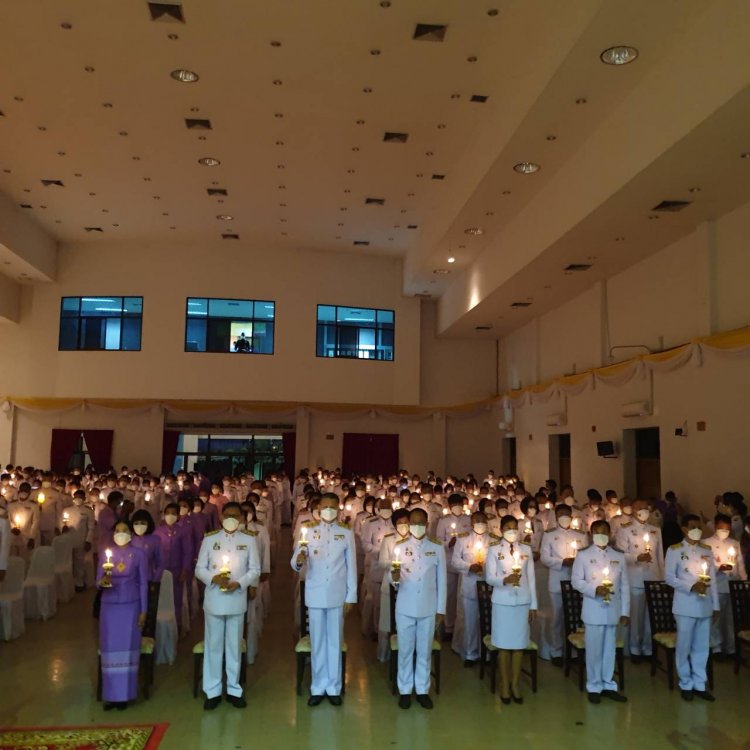 ผู้ว่าฯปราจีนบุรีนำพสกนิกรจุดเทียนชัยถวายพระพรเสียง “ทรงพระเจริญ” ดังกึกก้อง