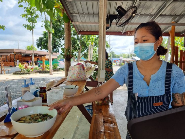 ก๋วยจั๊บห้อยขาแปะฮุยเจ้าเก่าสวนสยาม-ปราจีนบุรี สูตรต้นตำหรับ 100 ปี (มีคลิป)