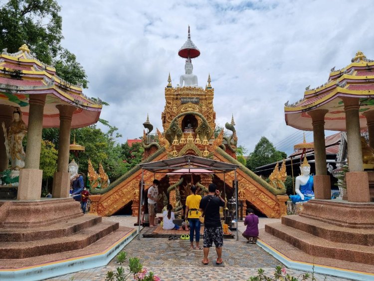 วันหยุดยาวนักท่องเที่ยวเฮพักผ่อนแหล่งน้ำธรรมชาติมรดกโลก - ไหว้พระวัดล้านหอย
