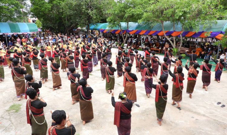 "อาสพลธ์" ส.ส.ศรีสะเกษเปิดงานประเพณีบุญบั้งไฟกูย อำเภอเมืองจันทร์ยิ่งใหญ่