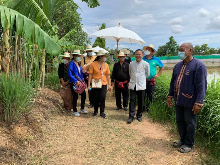 พช.ศรีสะเกษลงพื้นที่อำเภอโพธิ์ศรีสุวรรณคัดสรรค์กิจกรรมดีเด่น
