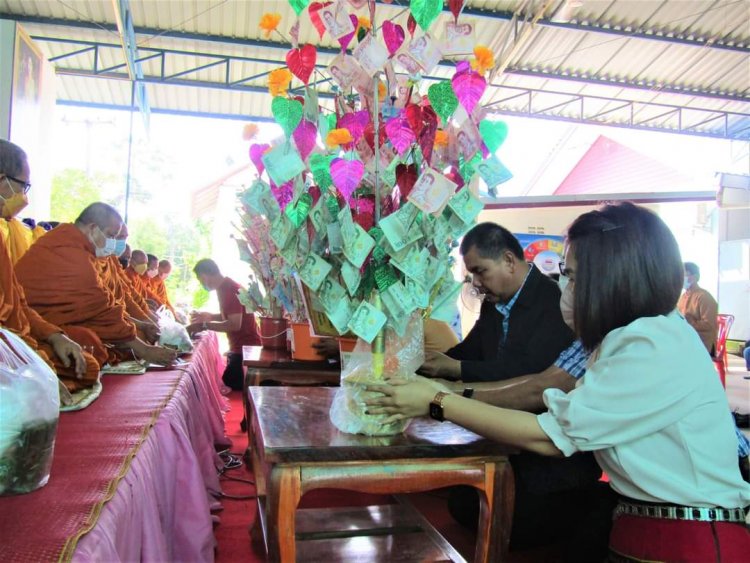 เทศบาลตำบลผือใหญ่ จัดบุญผ้าป่าสามัคคี ซ่อมสร้างบ้านให้คนยากไร้