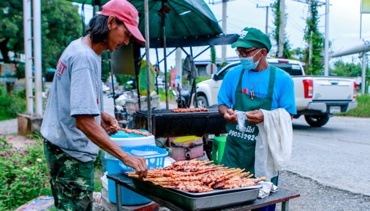 พ่อค้าไก่ย่าง สู้ต้นทุนพุ่งไม่ไหว ใช้เศษเนื้อไก่แทนไก่ชิ้น ลดต้นทุน-รักษาลูกค้า