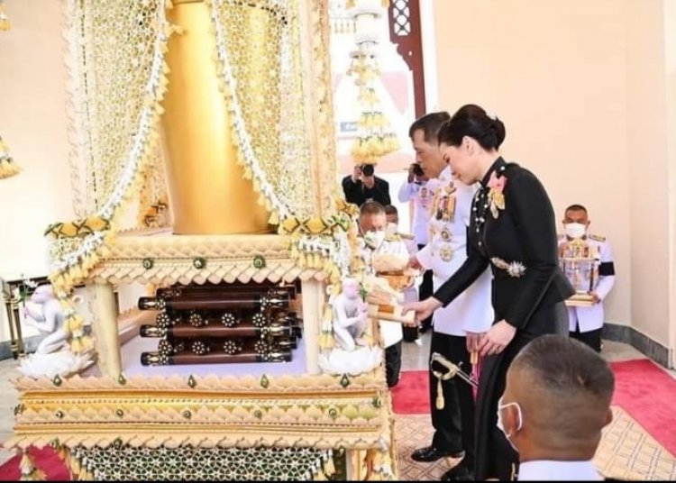 พระเจ้าอยู่หัวและพระราชินีเสด็จพระราชทานเพลิงศพหลวงพ่อวิริยังค์