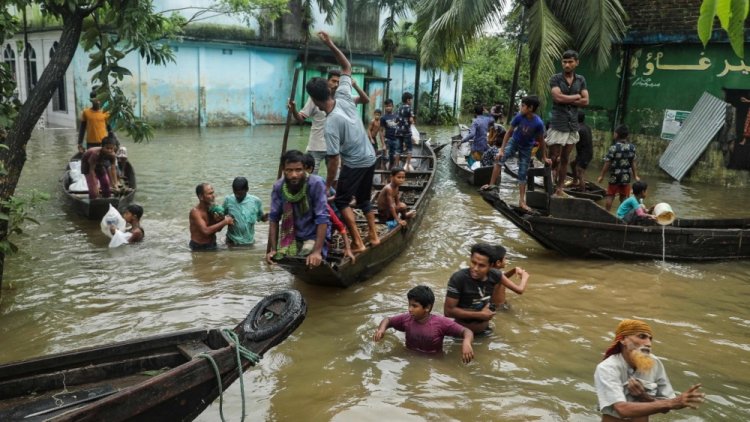 พายุฝนถล่มอินเดีย-บังกลาเทศจมบาดาล ดับแล้ว 59 ศพ อพยพนับล้าน