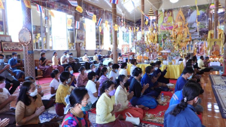 สนง.พัฒนาชุมชนอุทุมพรพิสัยทอดผ้าป่าสามัคคีเพื่อสมทบกองทุนลดความเหลื่อมล้ำ (มีคลิป)