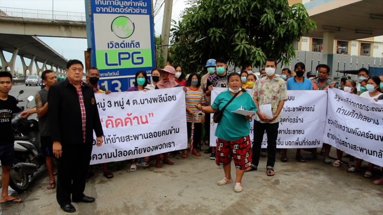 ชาวสมุทรปราการฮือประท้วงทุบสะพานคนข้ามกม. 37 ถนนบางนาตราด-ชลบุรี