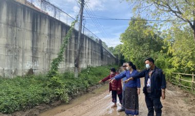 "นายกเจิน-ผู้ใหญ่หมี แม่สอด-"อบจ.ตาก  ร่วมพัฒนาถนนเส้นทางเพื่อการเกษตร